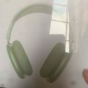 Apple headphone Max